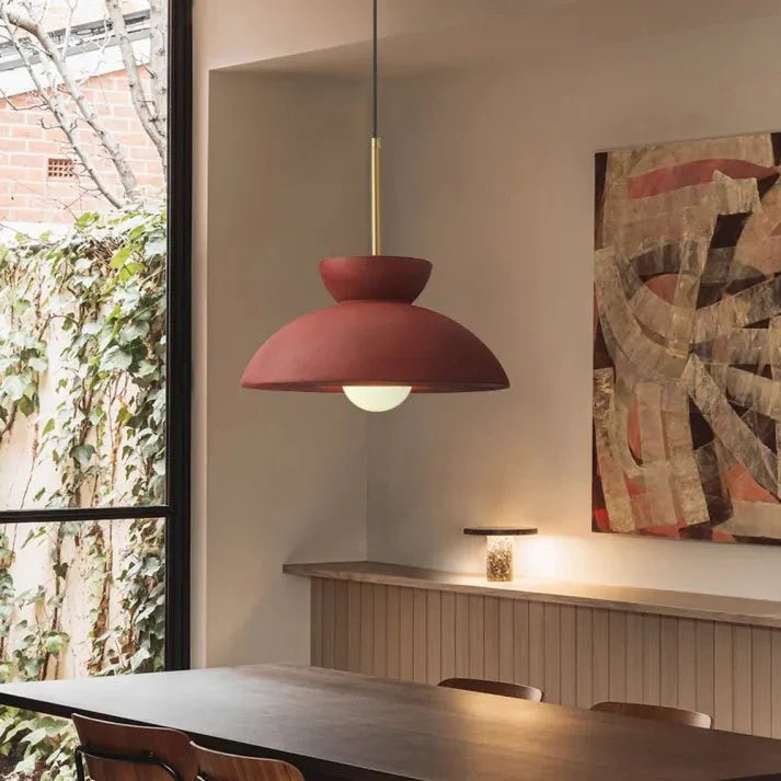 stijlvolle scandinavische augustus hanglamp voor een elegante eetkamer