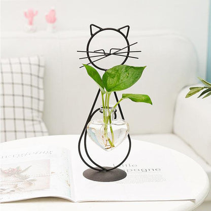 Plantenbakje met kattenframe en hartvormige vaas voor kleine planten
