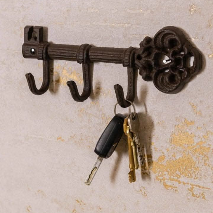 gietijzeren sleutelhanger wandrek met 3 haken in antieke sleutelvorm