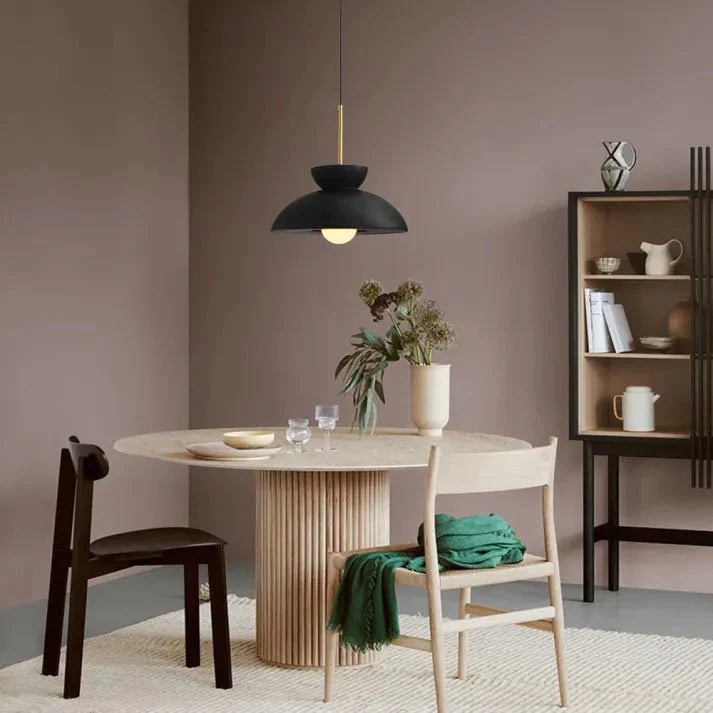 stijlvolle scandinavische augustus hanglamp voor een elegante eetkamer