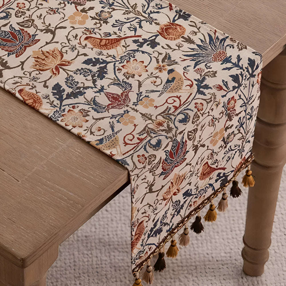 Jacquard tafelloper in beige als stijlvolle tafeldecoratie